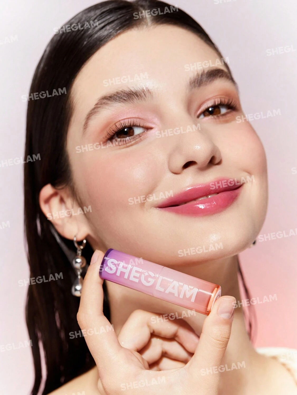 SHEGLAM Mirror Kiss High Shine Lipstick أحمر الشفاه ميرور كيس هاي شاين