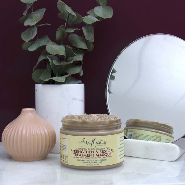 Shea Moisture Strengthen & Restore Treatment Masque 326g كريم مقوي ومنعم للشعر بزيت الخروع الجامايكي الأسود من شيا مويستشر – 326غ