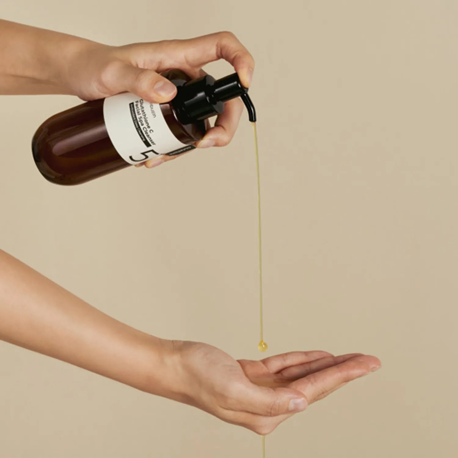 NUMBUZIN NO.5+ GLUTATHIONE VITAMIN FACIAL SPA CLEANSER 200ML منظف الوجه سبا الجلوتاثيون بفيتامين سي من نيمبوزين 200 مل