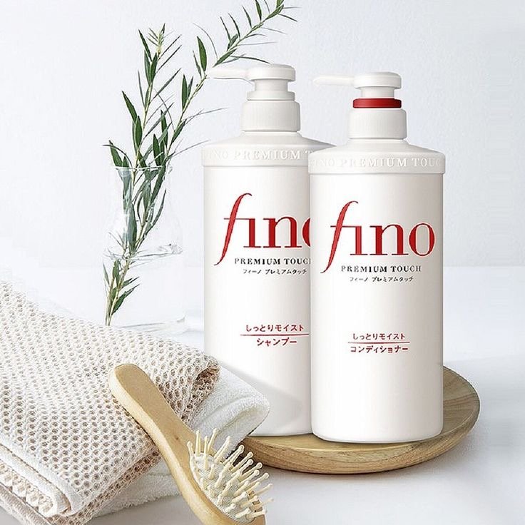 Fino Premium Touch Moist Shampoo 550ml شامبو للعناية بالشعر التالف من فينو 550 مل