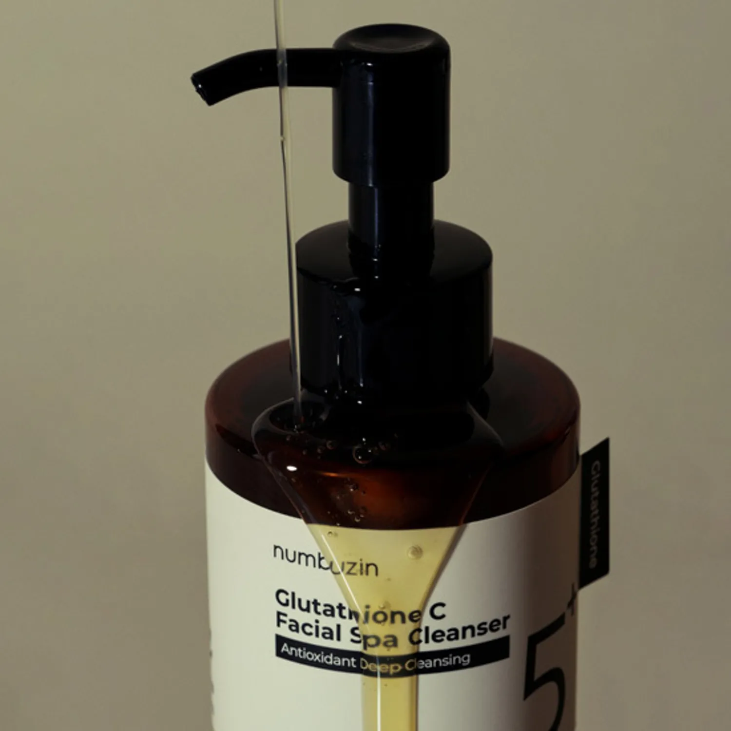 NUMBUZIN NO.5+ GLUTATHIONE VITAMIN FACIAL SPA CLEANSER 200ML منظف الوجه سبا الجلوتاثيون بفيتامين سي من نيمبوزين 200 مل