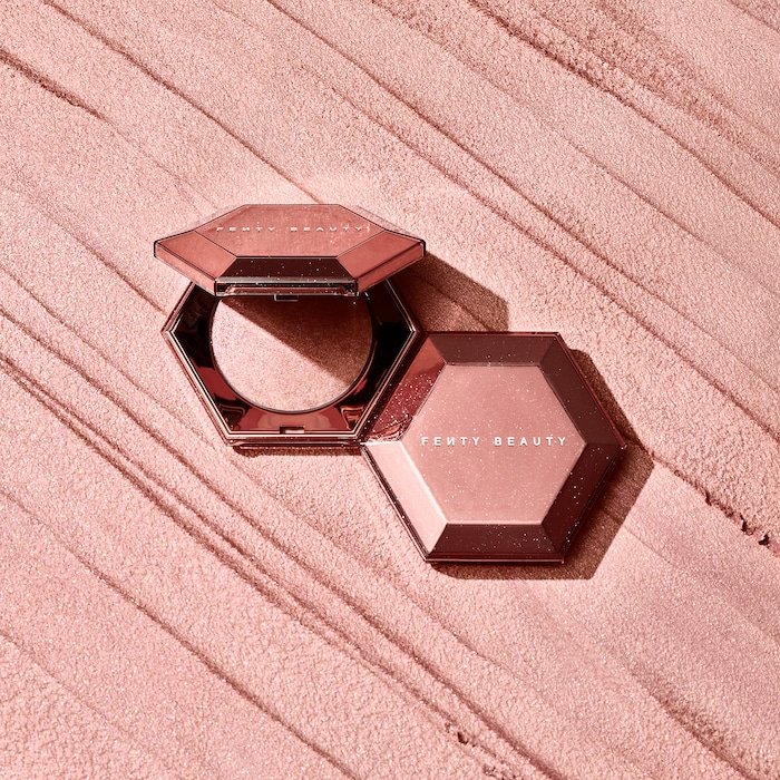 Fenty Beauty Diamond Bomb All-Over – Rosé Rave  فنتي بيوتي دايموند بومب هايلايتر