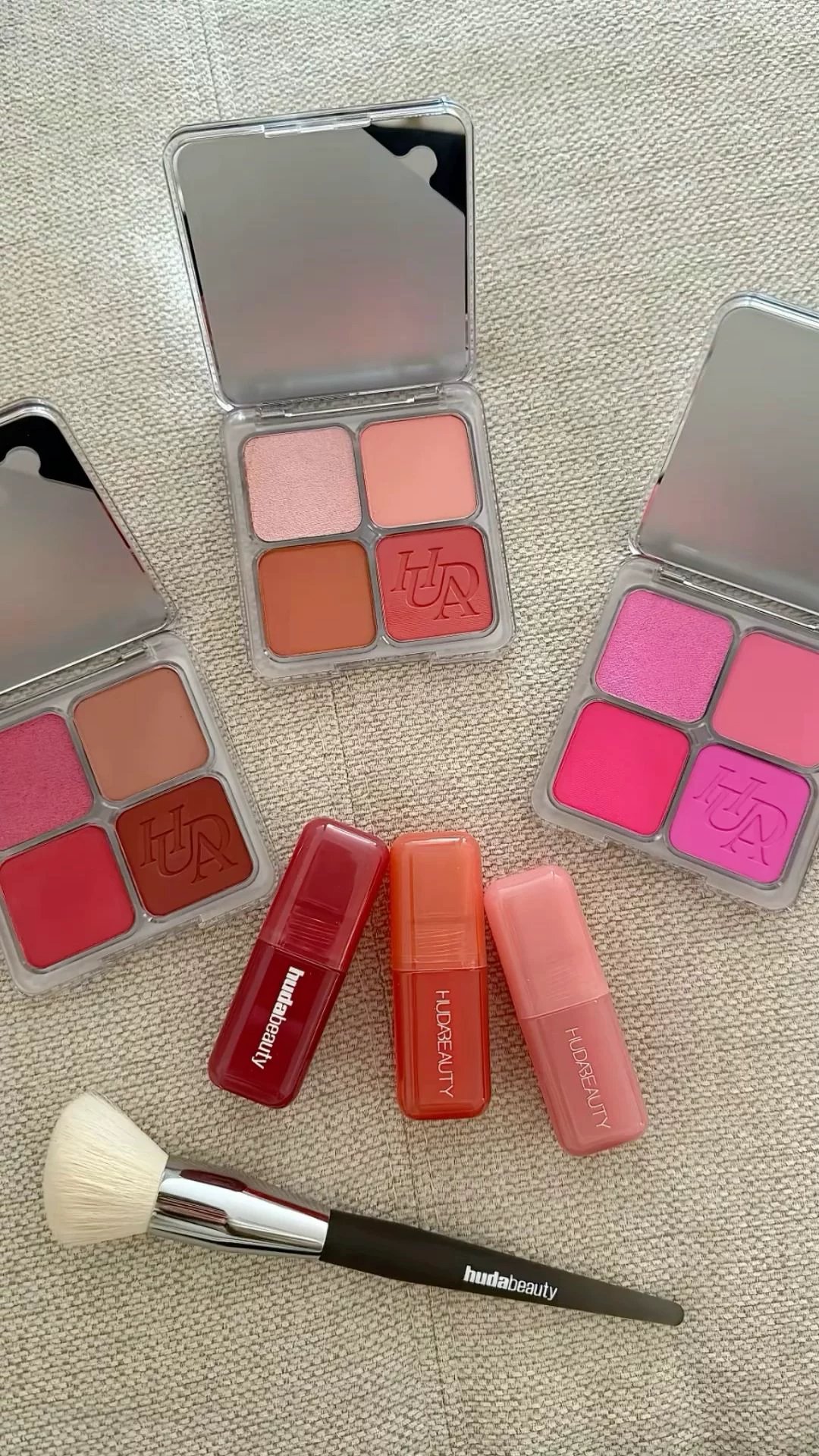 Huda beauty Blush Filter Blurring Blushlighters Palette