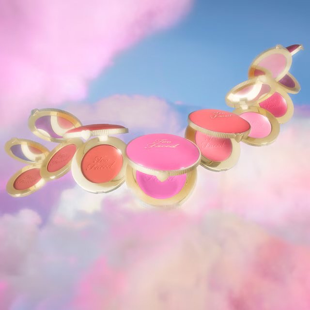 Too faced Cloud Crush Blurring Blush