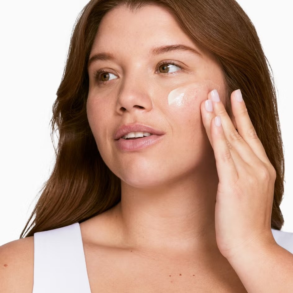 CLINIQUE DRAMATICALLY DIFFERENT MOISTURIZING LOTION+ LOTION HYDRATANTE – BOUTEILLE DE 125ML AVEC UNE POMPE